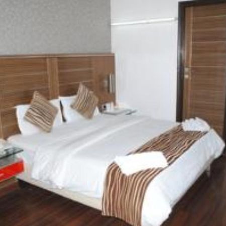Hotel Metro Continental Delhi  Zimmer foto