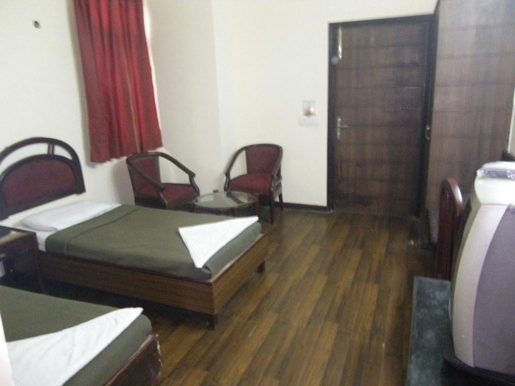 Hotel Metro Continental Delhi  Zimmer foto